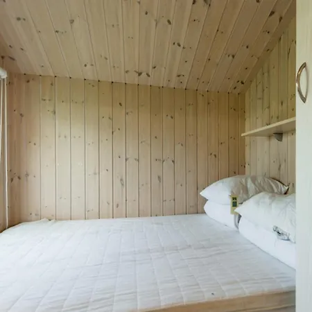 Holiday home Li Bogense